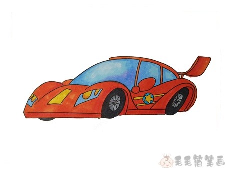 接着画出玩具赛车的车身,线条要流畅,画出车窗,后视镜和尾翼等细节第
