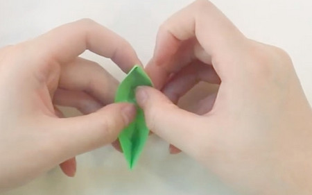折纸莲花灯的制作方法 手工折纸-第7张