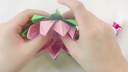 折纸莲花灯的制作方法 手工折纸-第9张